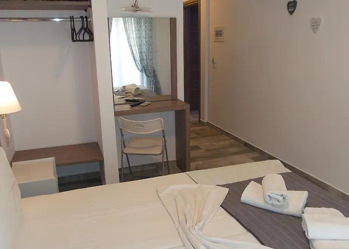 招待所 House Roula